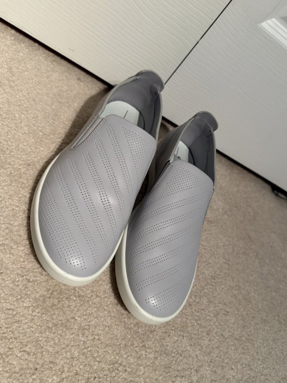 ECCO Women's 40 Classic Slip On Leather Sneaker Gray Cushioned Insole Travel